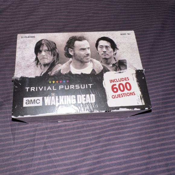 The Walking Dead (TV) Trivial PursuitAdd-On Game Card Set (600Questions) NEW! - Picture 1 of 4